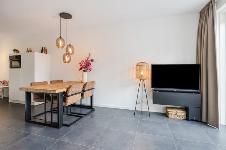 Tussenwoning te koop: Paulus Potterstraat 11, Raamsdonksveer
