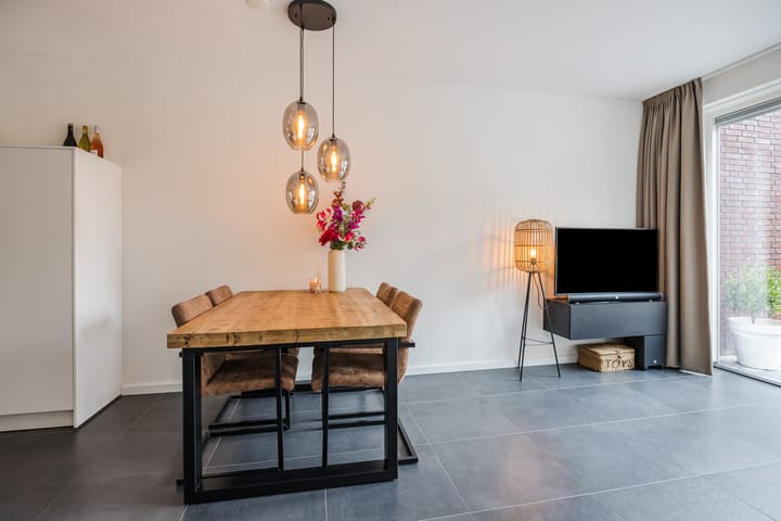 Tussenwoning te koop: Paulus Potterstraat 11, Raamsdonksveer
