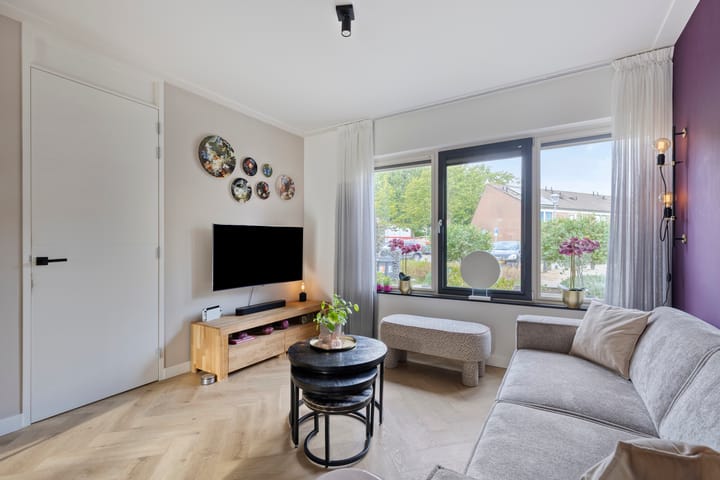 Hoekwoning te koop: Bernadottestraat 17, Hoofddorp
