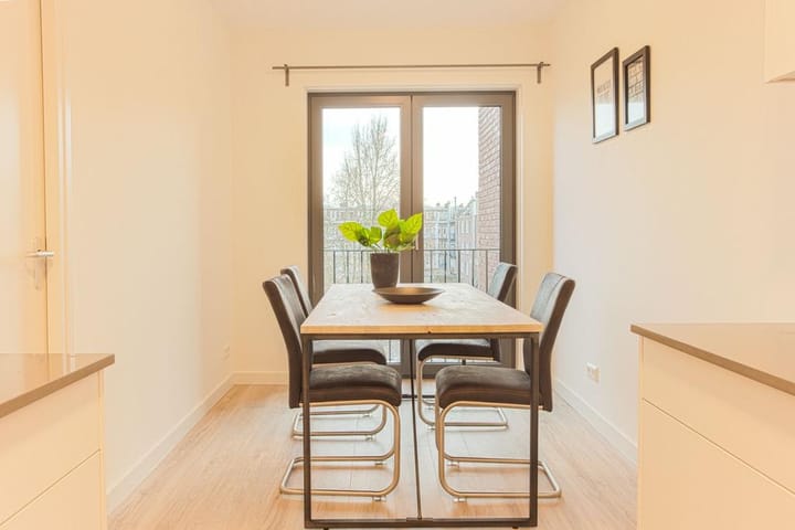 Studio te huur: Van Noordtstraat 5E, Amsterdam