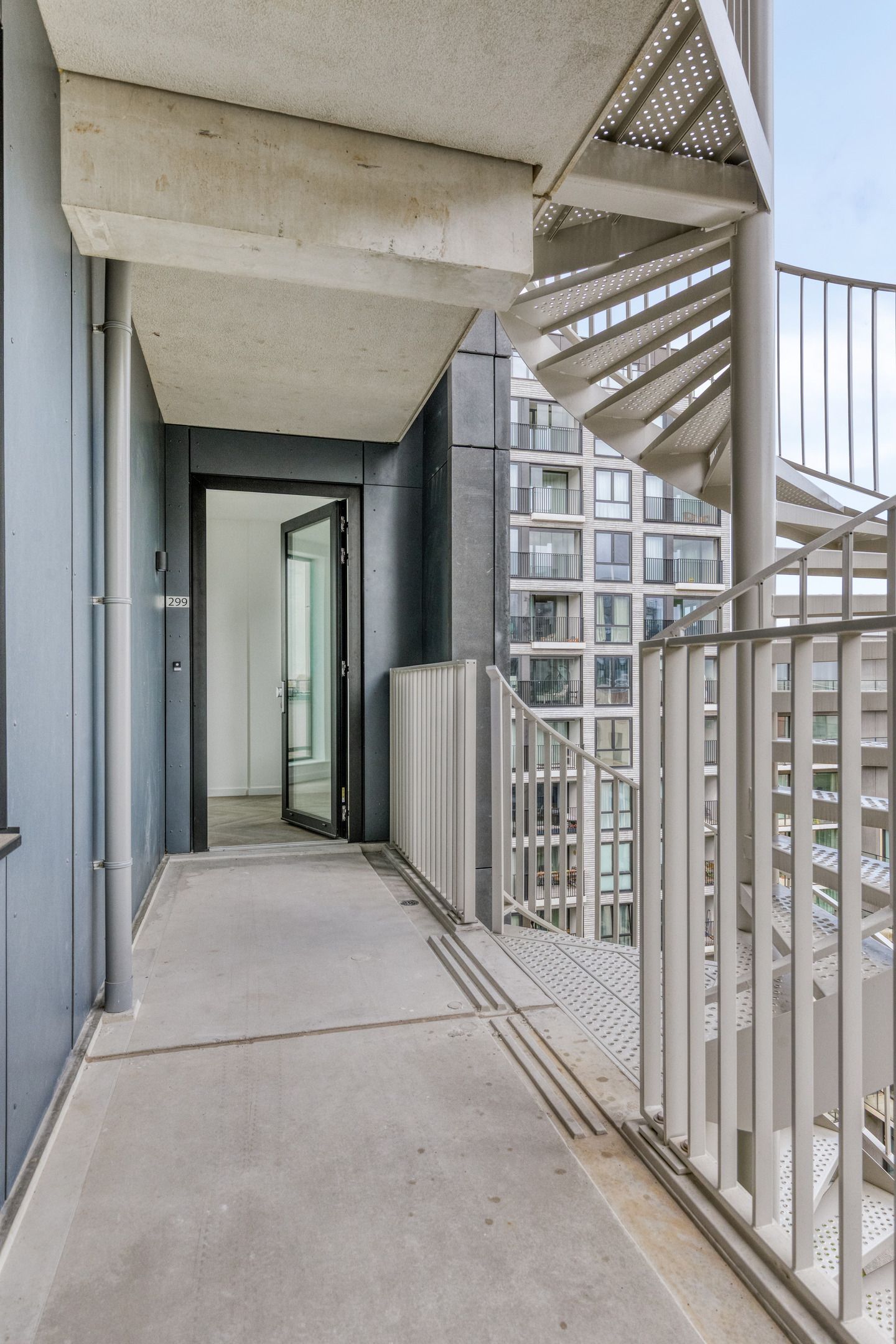 Photo 10 of Mies van der Rohestraat 299