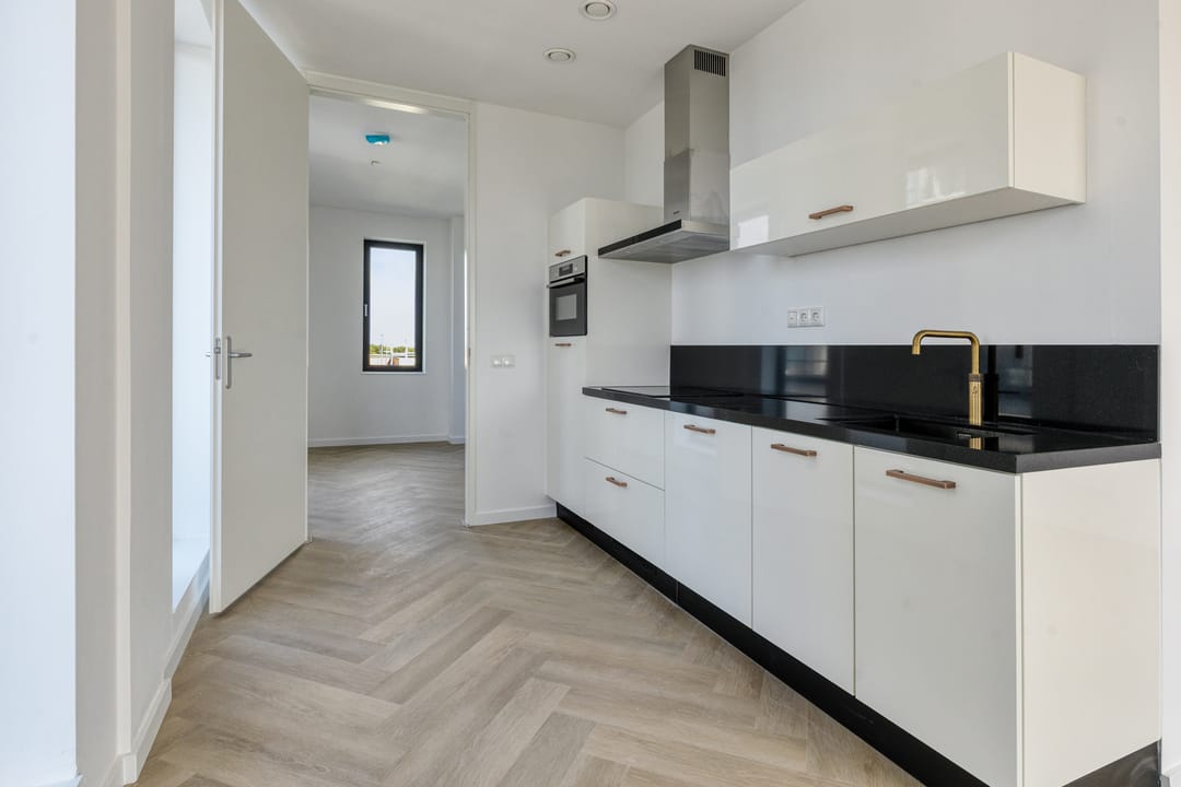 Photo 16 of Mies van der Rohestraat 299