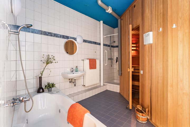 Photo 4 of Oude Lossersestraat 29
