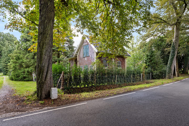 Vrijstaande woning te koop: De Braakweg 138, Enschede