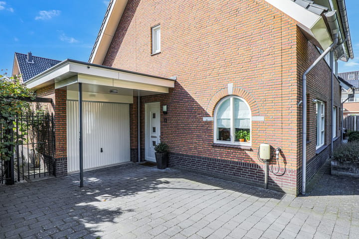 Twee-onder-één-kap te koop: Johanneshoeve 13, Hooglanderveen