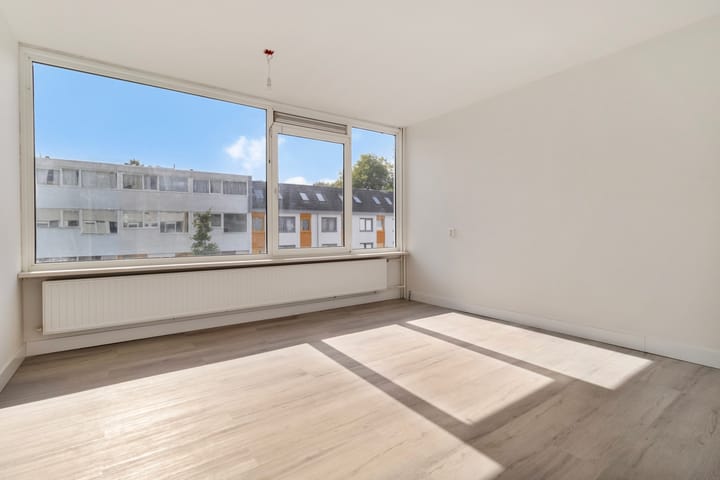 Tussenwoning te koop: Apollostraat 3, Roermond