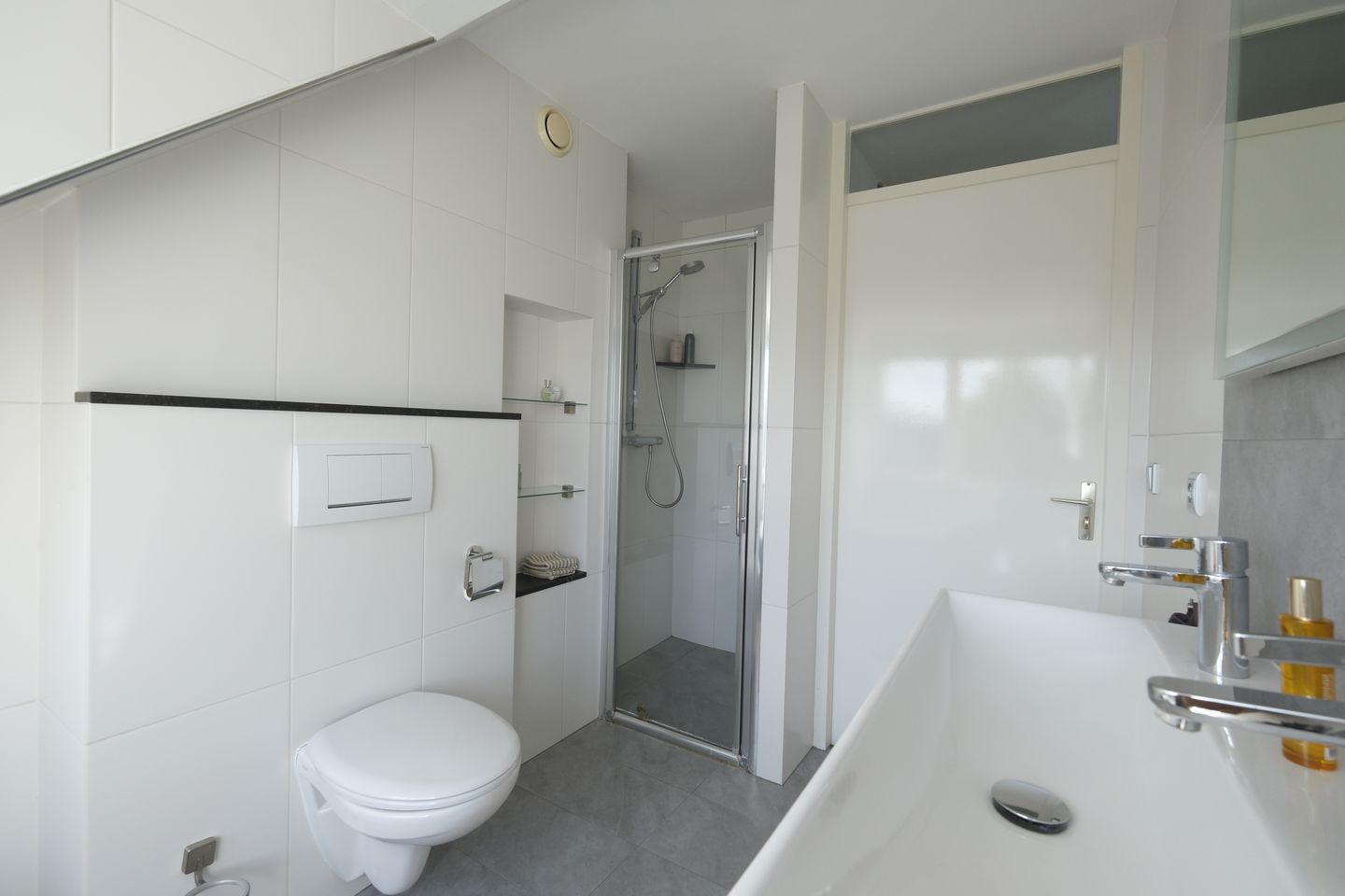 Photo 19 of Moerbeeklaan 9