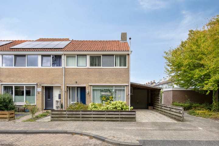 Hoekwoning te koop: Beukenlaan 2, Middenmeer