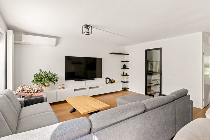 Tussenwoning te koop: Simon van Collemstraat 92, Almere