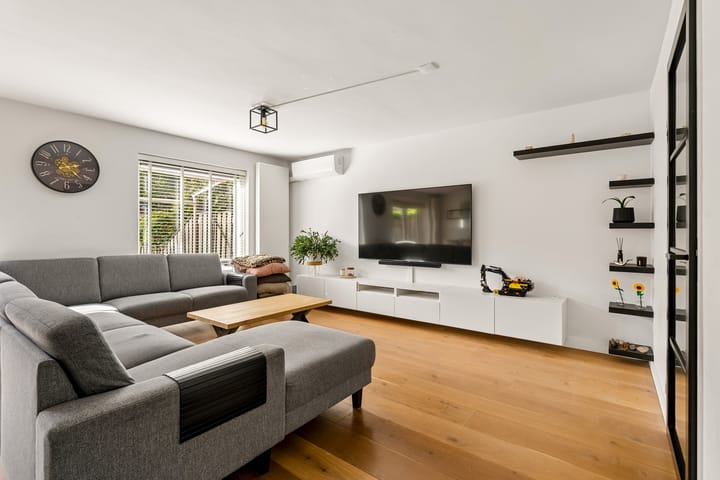 Tussenwoning te koop: Simon van Collemstraat 92, Almere