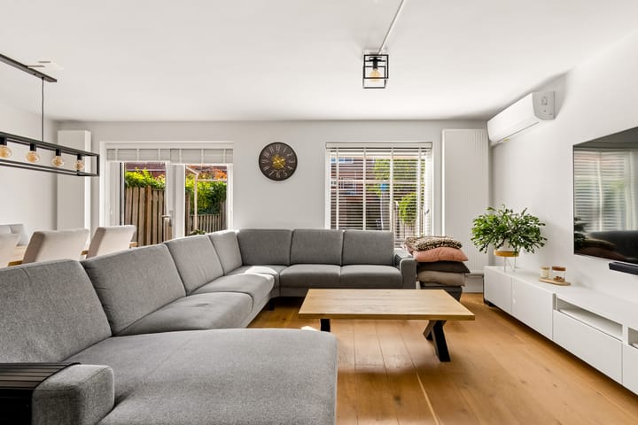Tussenwoning te koop: Simon van Collemstraat 92, Almere