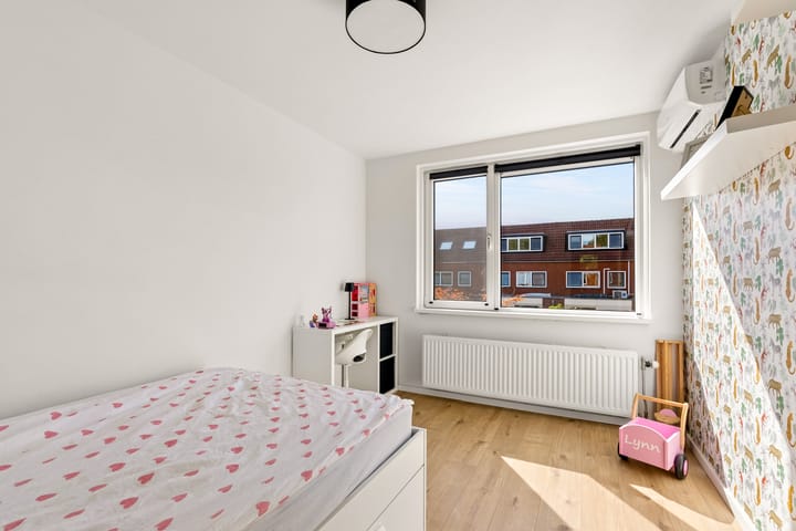 Tussenwoning te koop: Simon van Collemstraat 92, Almere