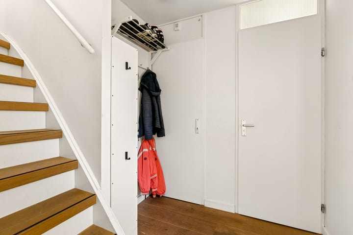 Tussenwoning te koop: Simon van Collemstraat 92, Almere