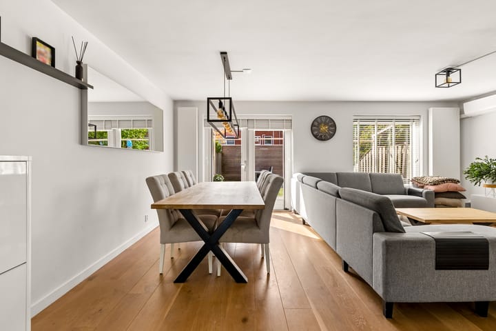 Tussenwoning te koop: Simon van Collemstraat 92, Almere