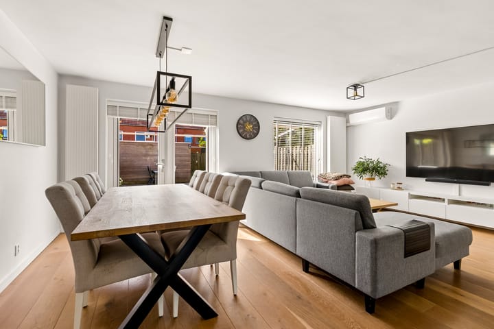 Tussenwoning te koop: Simon van Collemstraat 92, Almere