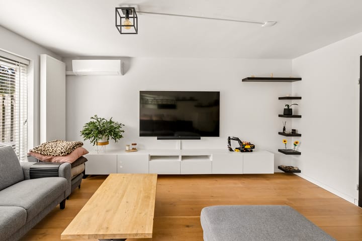 Tussenwoning te koop: Simon van Collemstraat 92, Almere
