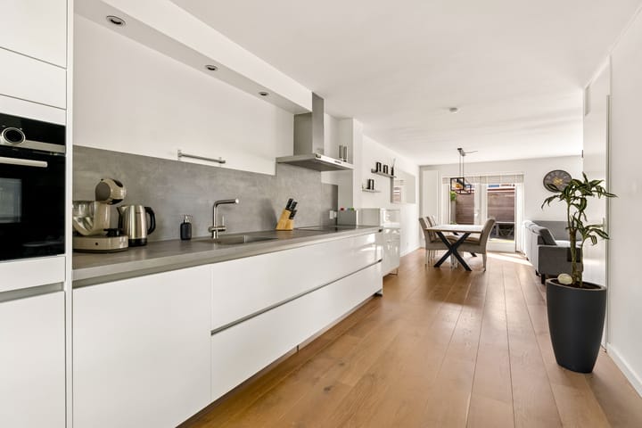 Tussenwoning te koop: Simon van Collemstraat 92, Almere
