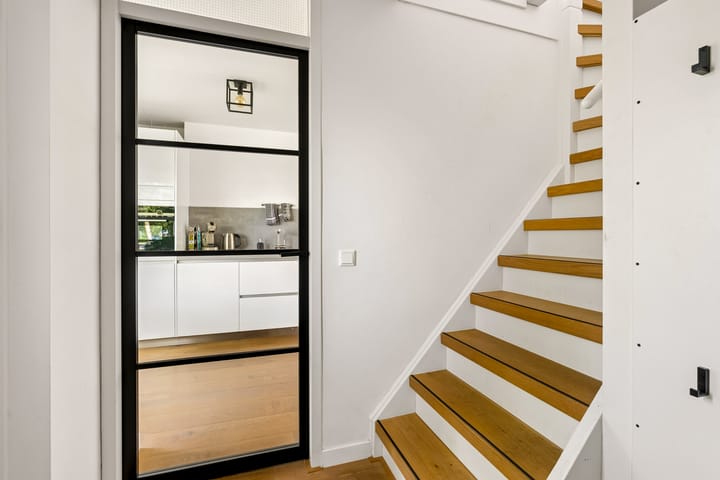 Tussenwoning te koop: Simon van Collemstraat 92, Almere