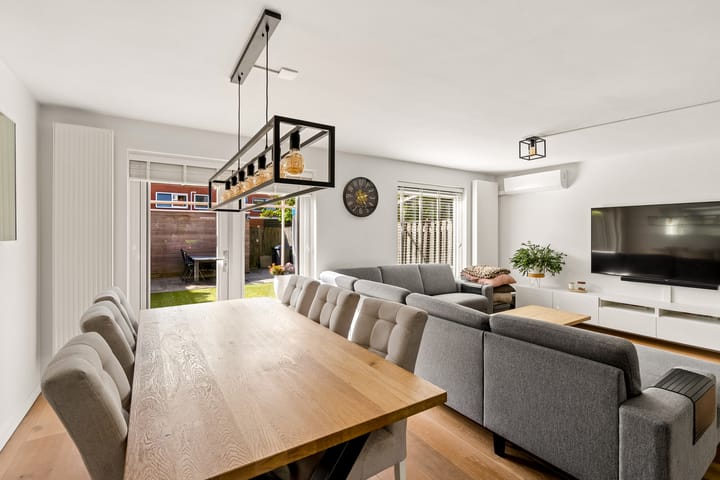 Tussenwoning te koop: Simon van Collemstraat 92, Almere