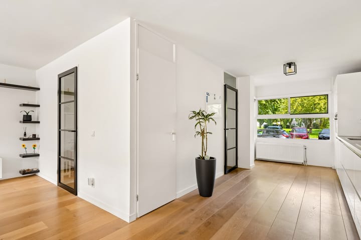 Tussenwoning te koop: Simon van Collemstraat 92, Almere