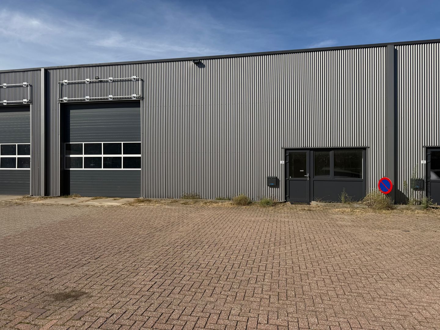 View photo 1 of Ambachtsweg 13-b
