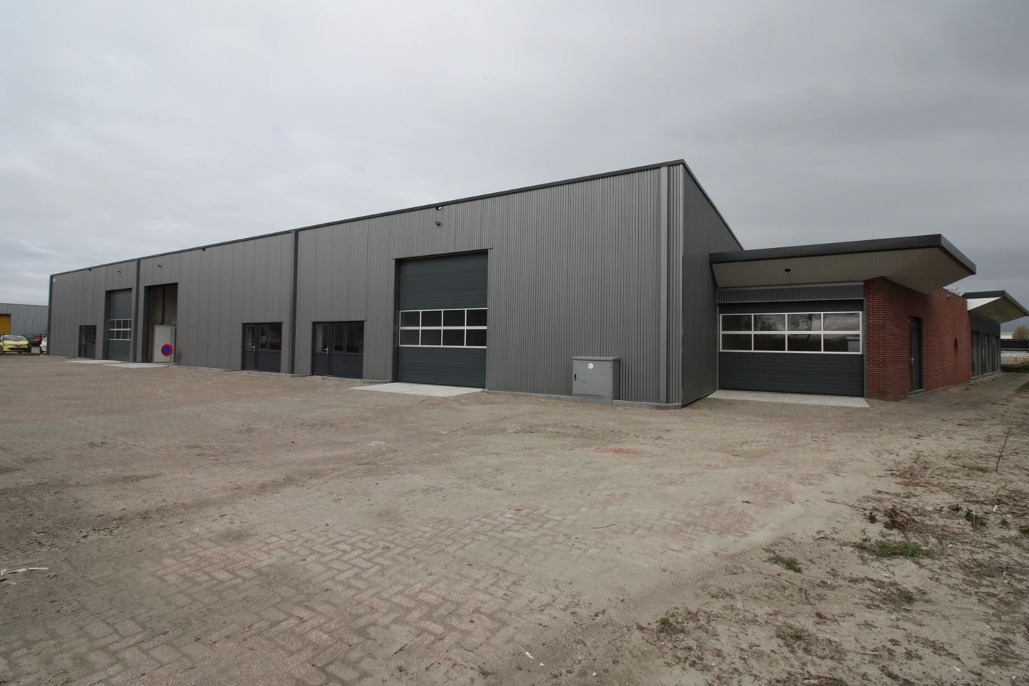 View photo 2 of Ambachtsweg 13-b