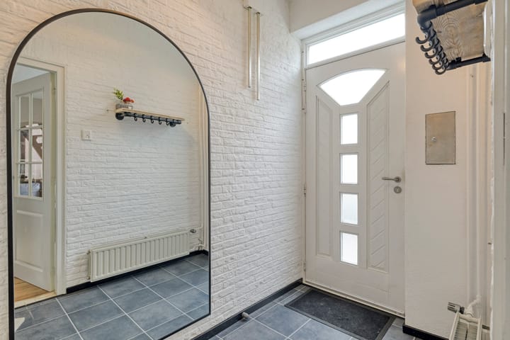Twee-onder-één-kap te koop: Molenweg 9, Steenbergen (Nb)