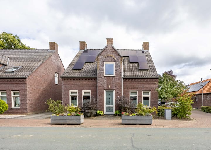 Vrijstaande woning te koop: Oude Kerkstraat 10, Bergen (Li)
