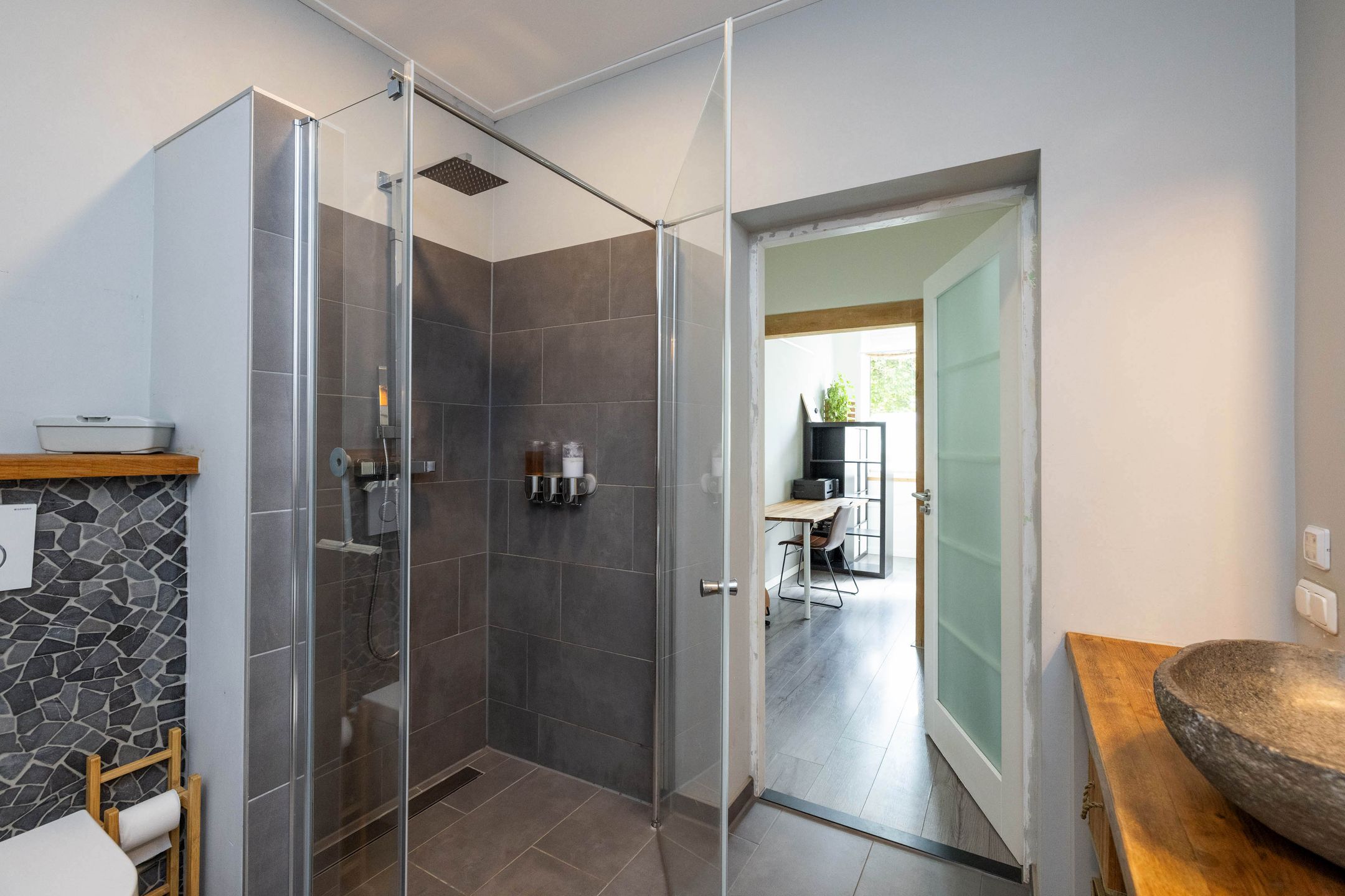Photo 12 of van Alphenstraat 11