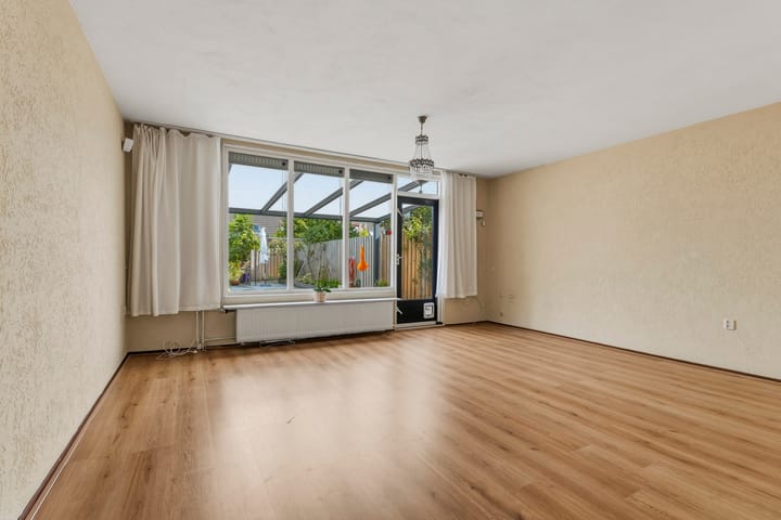 Tussenwoning te koop: Stadhouderstraat 9, Almere