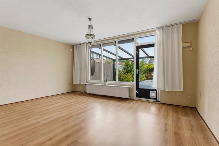 Tussenwoning te koop: Stadhouderstraat 9, Almere