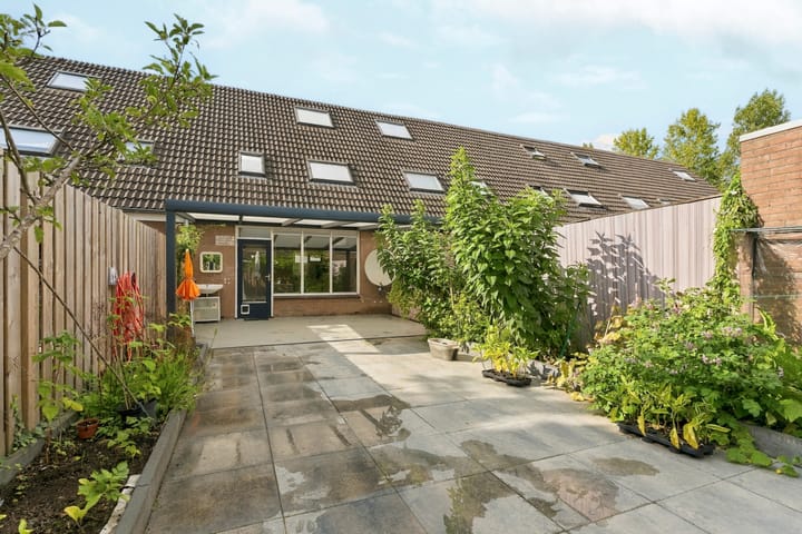 Tussenwoning te koop: Stadhouderstraat 9, Almere