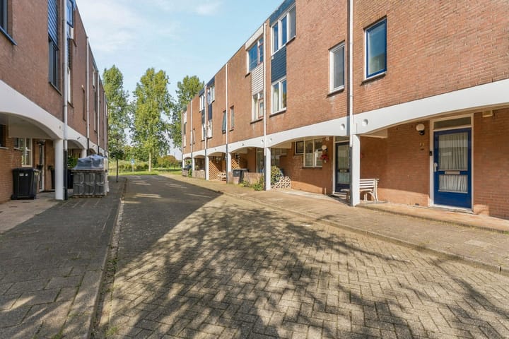 Tussenwoning te koop: Stadhouderstraat 9, Almere