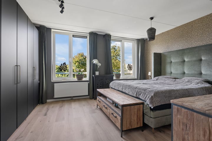 Tussenwoning te koop: Het Carré 28, Ede