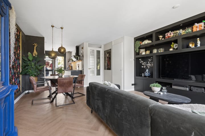 Tussenwoning te koop: Het Carré 28, Ede