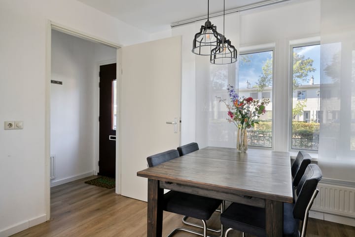 Tussenwoning te koop: Veluwestraat 22, Tilburg