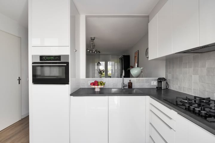 Tussenwoning te koop: Veluwestraat 22, Tilburg