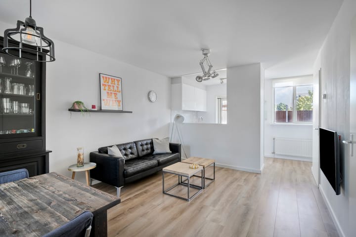 Tussenwoning te koop: Veluwestraat 22, Tilburg