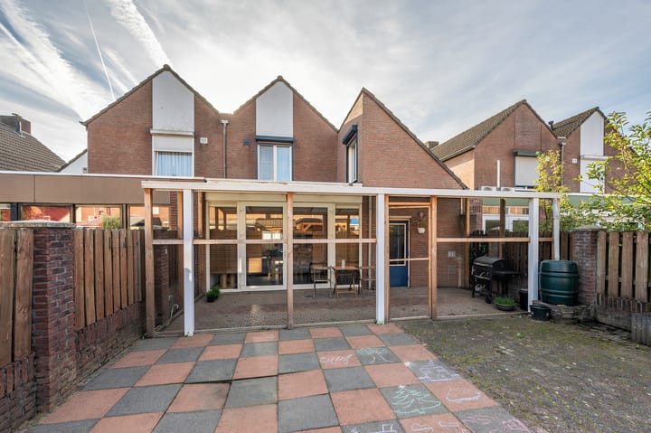Tussenwoning te koop: Sterrenbosweg 54, Reuver