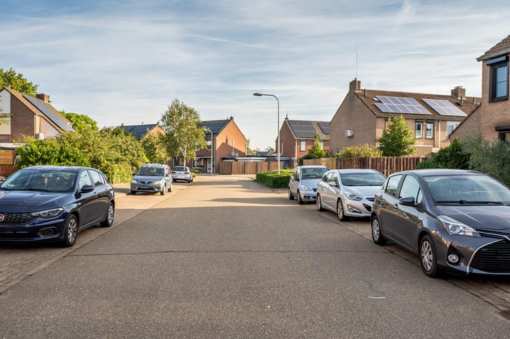 Tussenwoning te koop: Sterrenbosweg 54, Reuver