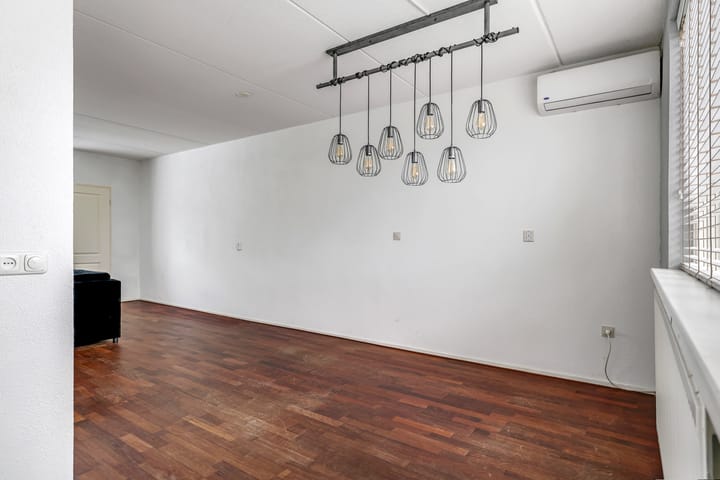 Tussenwoning te koop: Henri Dunantplantsoen 8, Zetten
