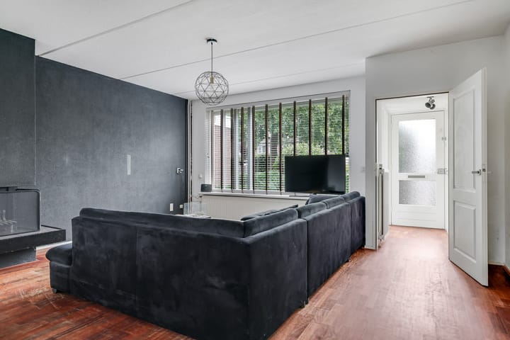 Tussenwoning te koop: Henri Dunantplantsoen 8, Zetten
