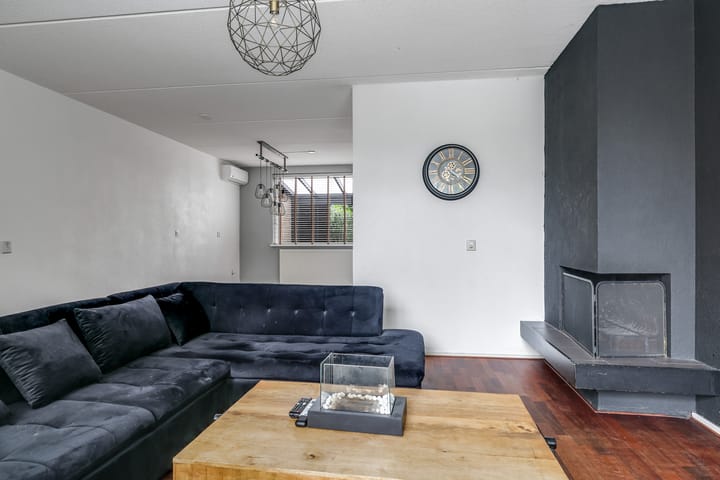 Tussenwoning te koop: Henri Dunantplantsoen 8, Zetten