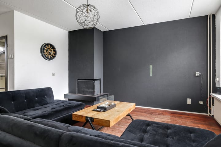 Tussenwoning te koop: Henri Dunantplantsoen 8, Zetten