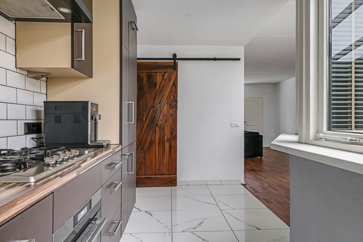 Tussenwoning te koop: Henri Dunantplantsoen 8, Zetten