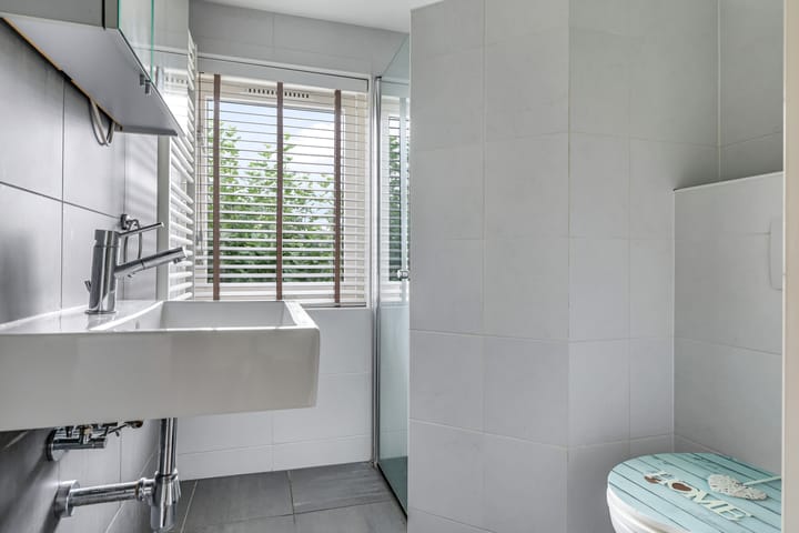 Tussenwoning te koop: Henri Dunantplantsoen 8, Zetten