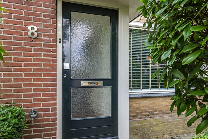 Tussenwoning te koop: Henri Dunantplantsoen 8, Zetten