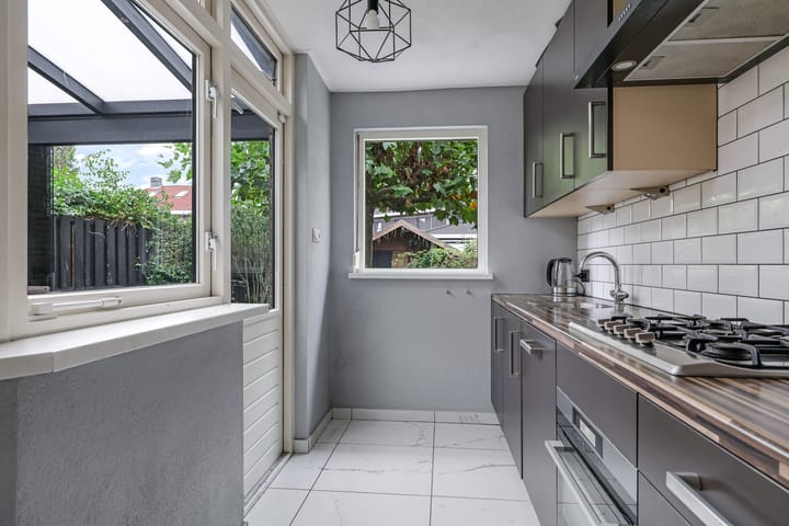 Tussenwoning te koop: Henri Dunantplantsoen 8, Zetten