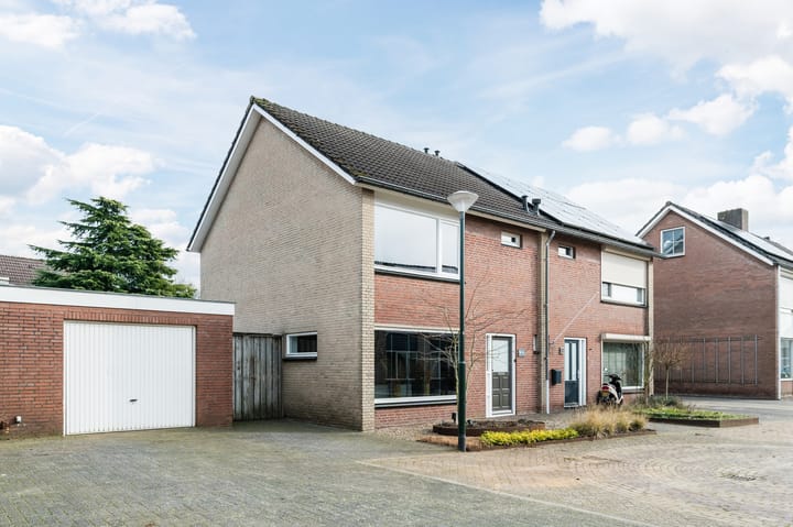 Twee-onder-één-kap te koop: Kwartellaan 9, Boekel