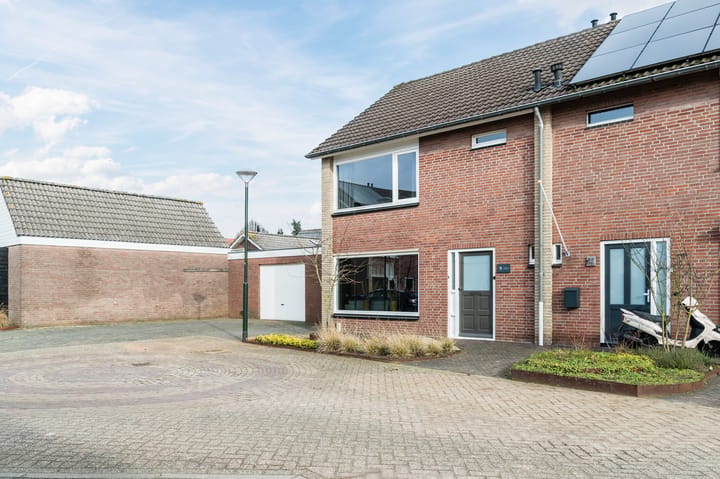 Twee-onder-één-kap te koop: Kwartellaan 9, Boekel
